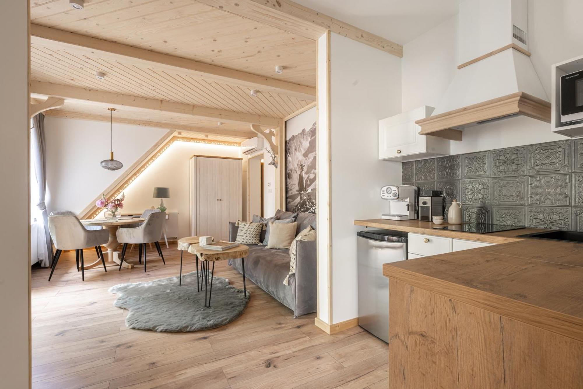 Deluxe Apartment
